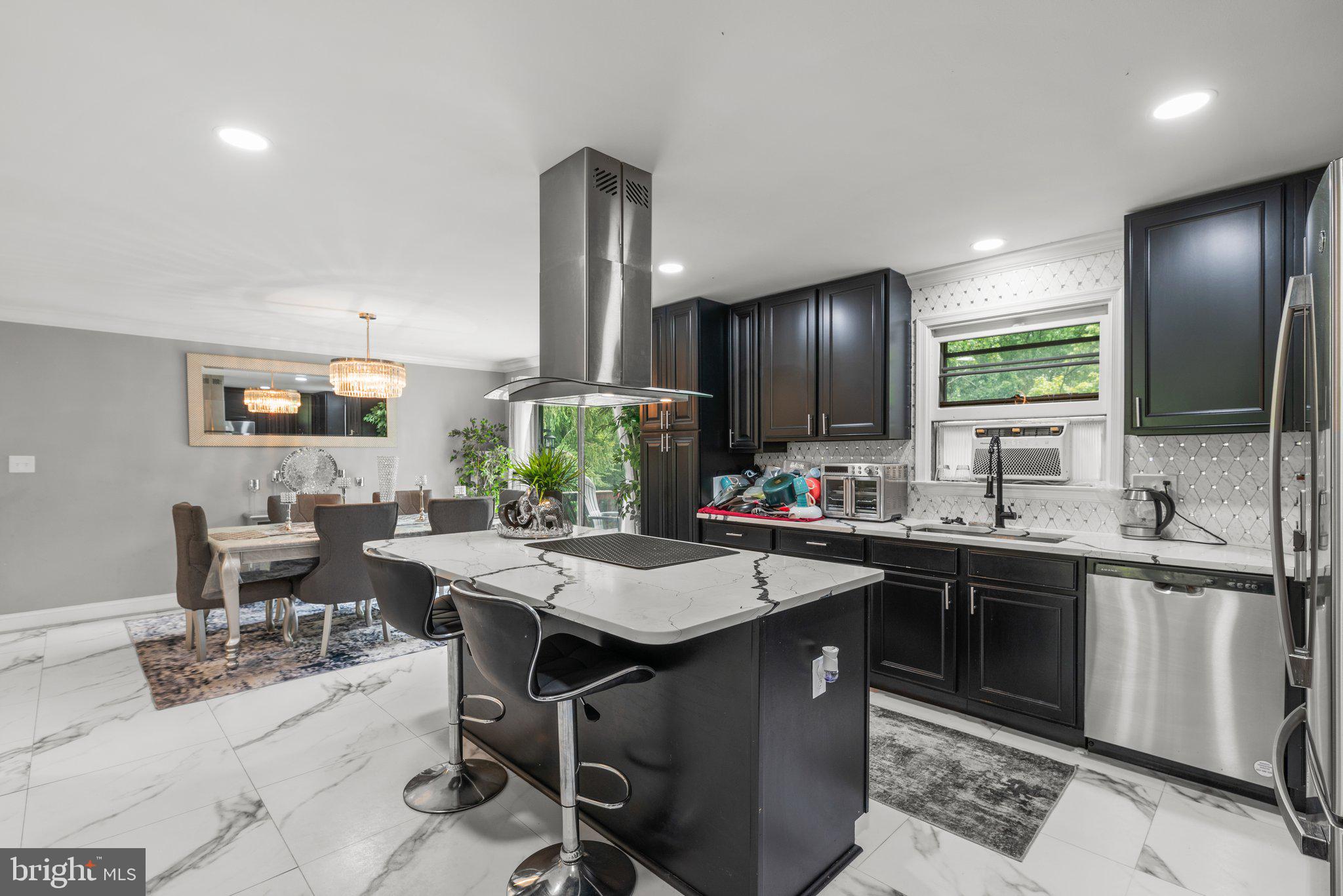 2 seat island bar with cooktop stove,