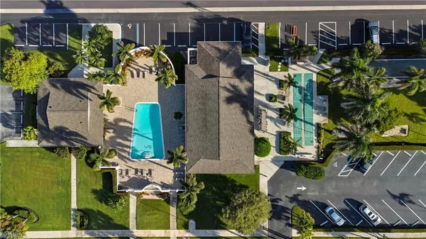 $8,000 | 609 12th Avenue South, Unit 609, Naples, FL 34102