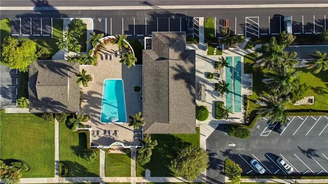 $8,000 | 609 12th Avenue South, Unit 609, Naples, FL 34102