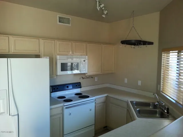 $2,050 | 21817 North 40th Place, Phoenix, AZ 85050