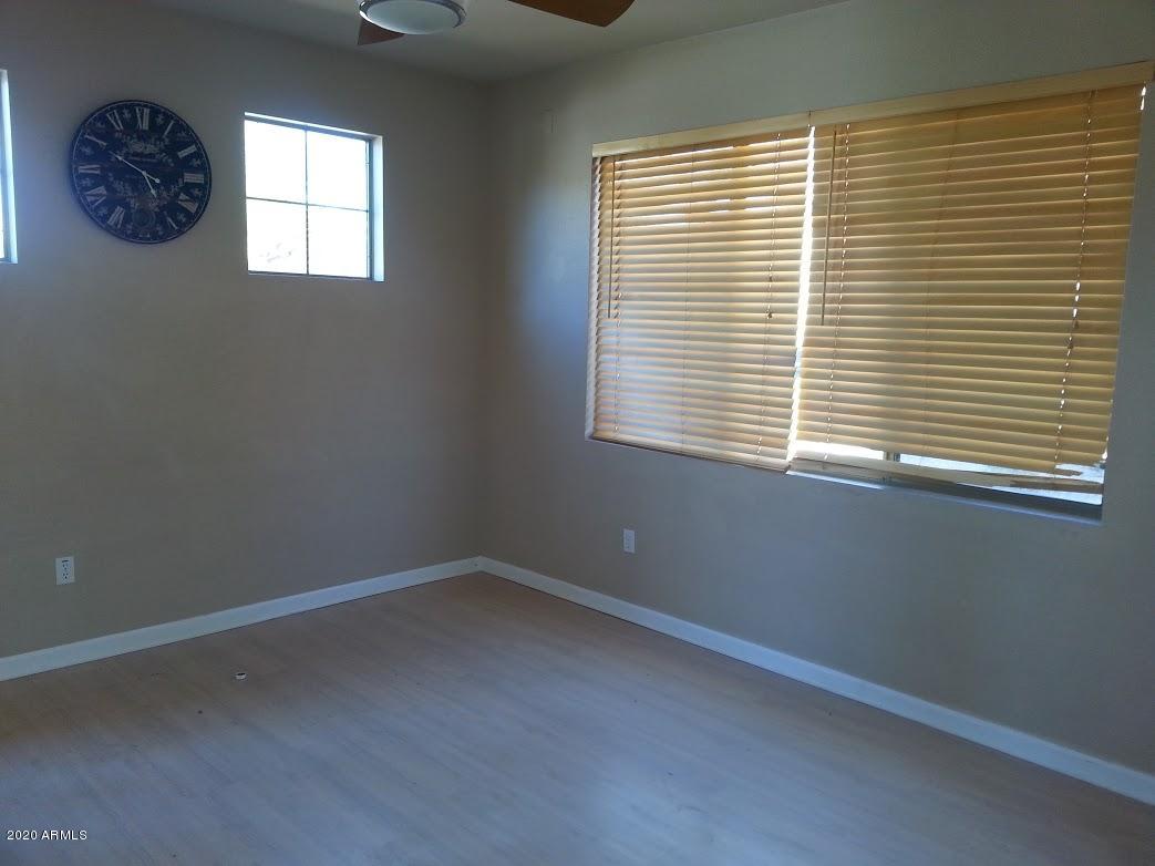 21817 North 40th Place Phoenix, AZ 85050 - Photo 20 of 25 an empty room with a window