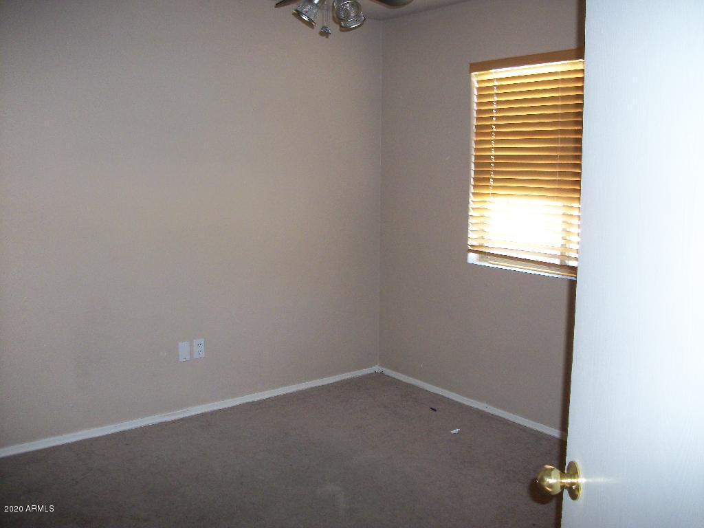 21817 North 40th Place Phoenix, AZ 85050 - Photo 23 of 25 an empty room with a window