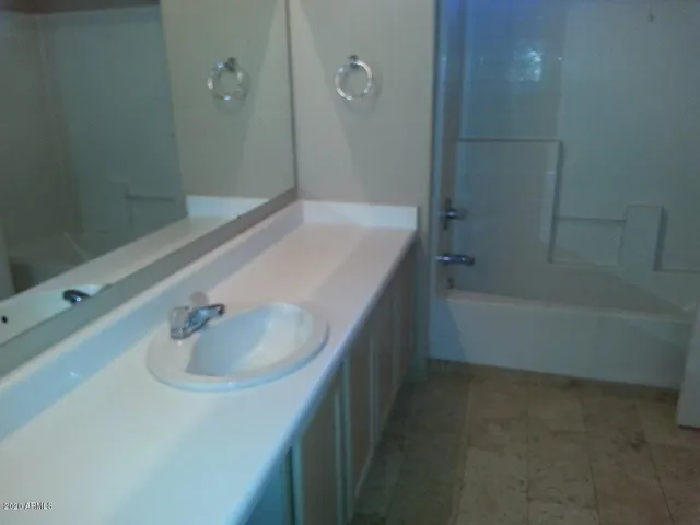 $2,050 | 21817 North 40th Place, Phoenix, AZ 85050