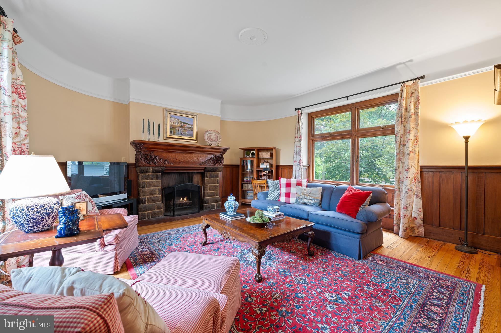 425 Chestnut Lane Wayne, PA 19087 - Photo 16 of 59 Built-in Benches & Wainscotting