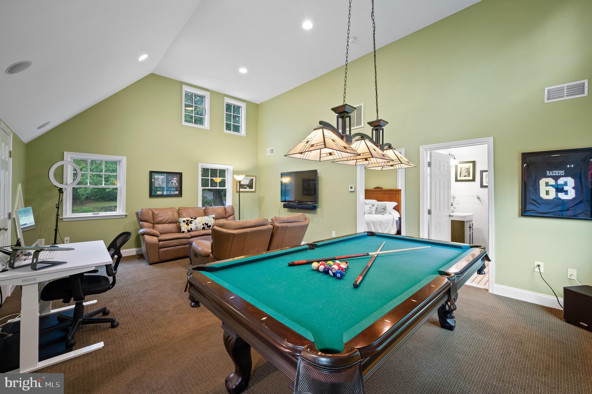 425 Chestnut Lane Wayne, PA 19087 - Photo 23 of 59 Ample space for relaxing & entertaining