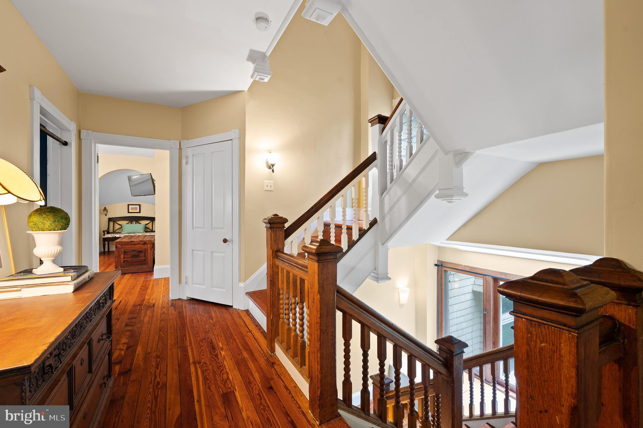 425 Chestnut Lane Wayne, PA 19087 - Photo 30 of 59 Staircase has intricate millwork & window seat