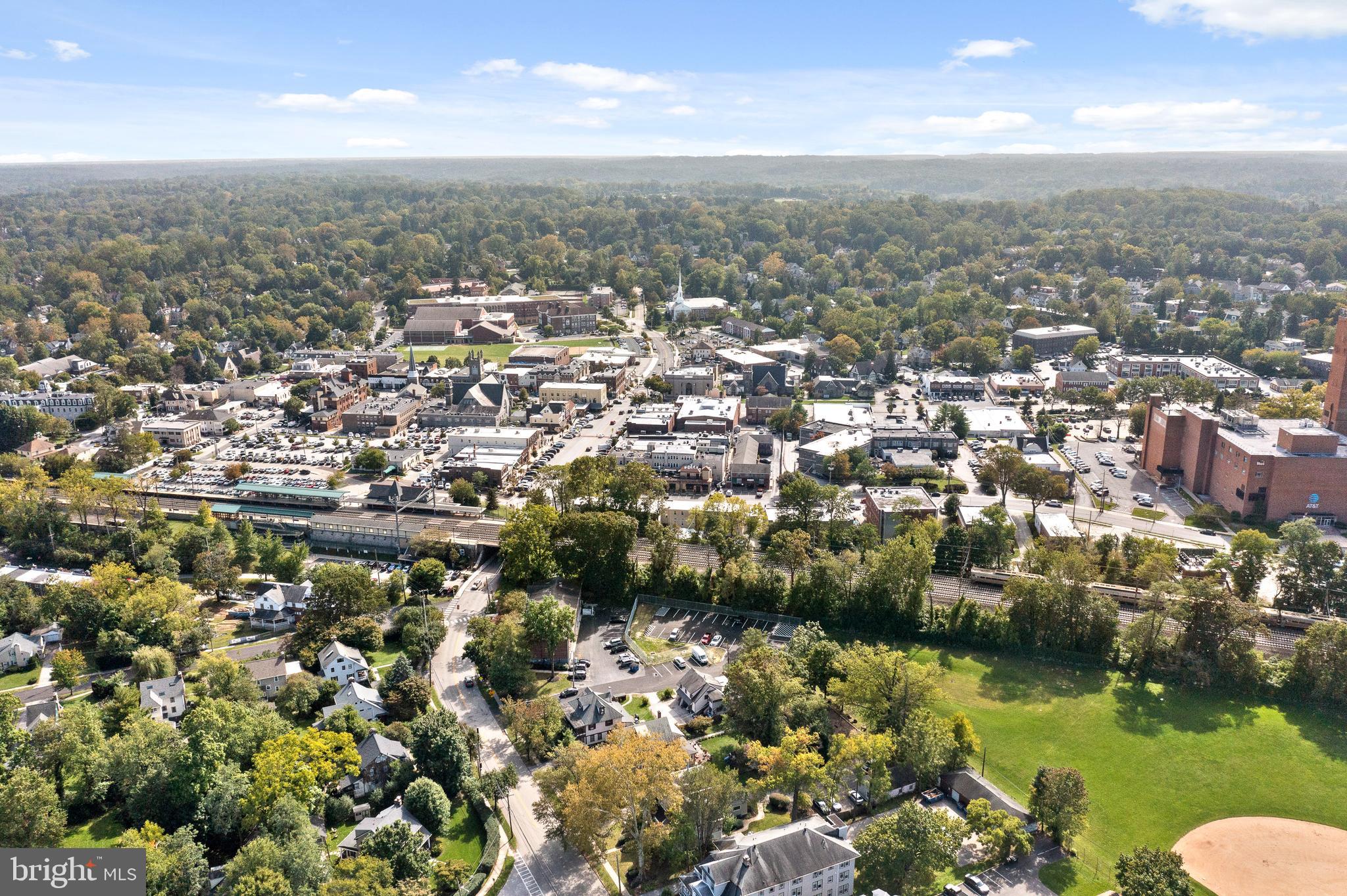 425 Chestnut Lane Wayne, PA 19087 - Photo 3 of 59 Walkable to train, restaurants, & shops