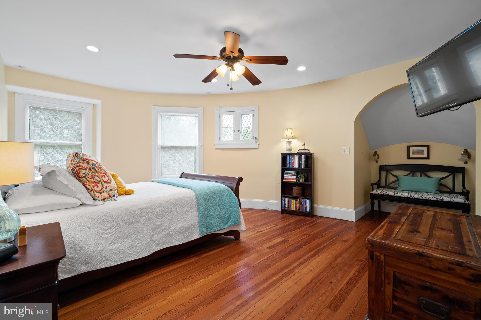 425 Chestnut Lane Wayne, PA 19087 - Photo 33 of 59 Charming alcove in Primary Bedroom