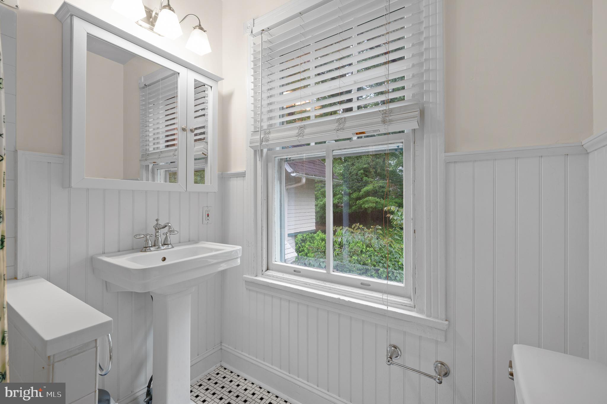 425 Chestnut Lane Wayne, PA 19087 - Photo 41 of 59 Full Hall Bathroom # 2