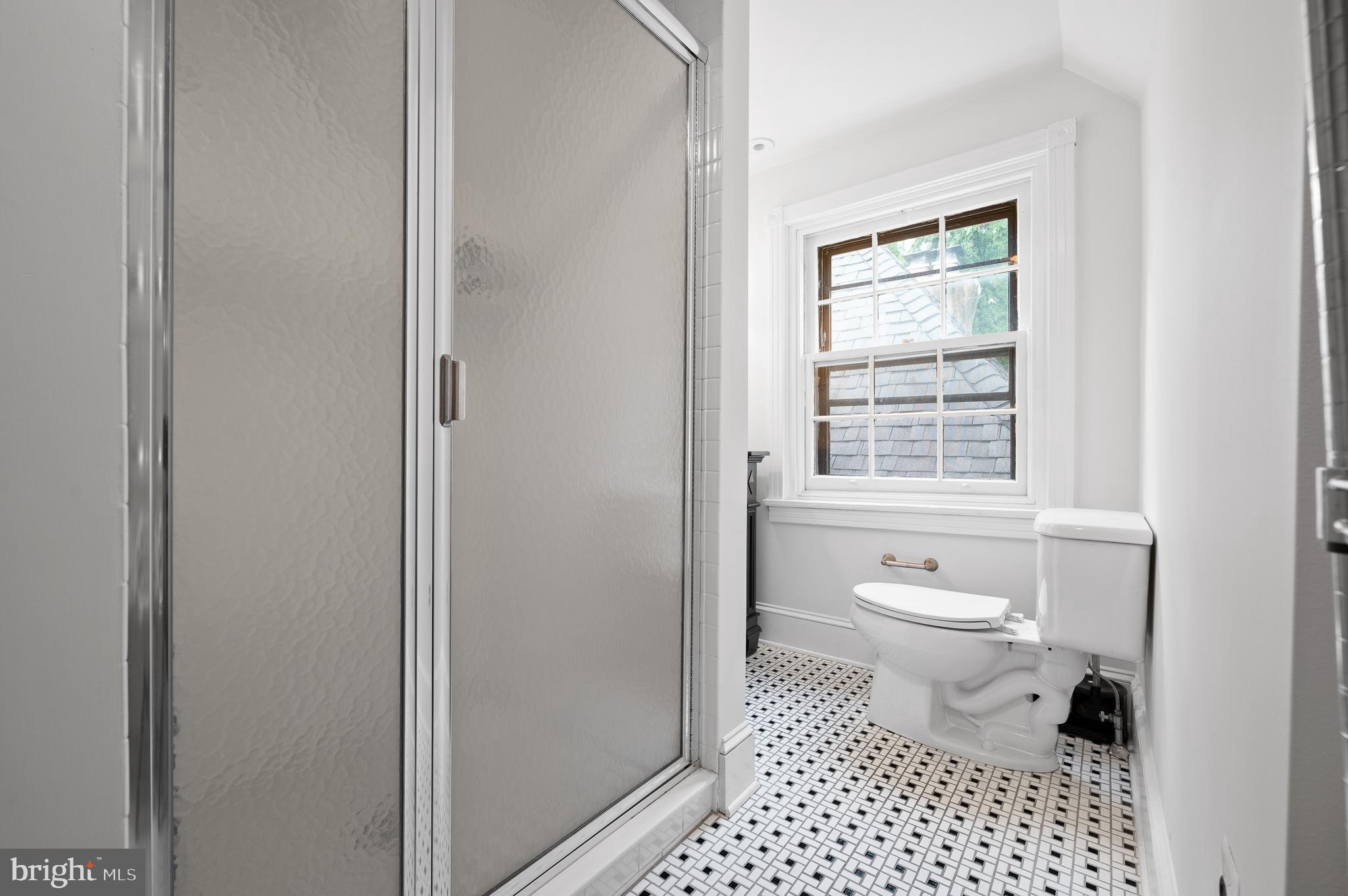 425 Chestnut Lane Wayne, PA 19087 - Photo 49 of 59 Full Hall Bathroom # 3 on 3rd floor