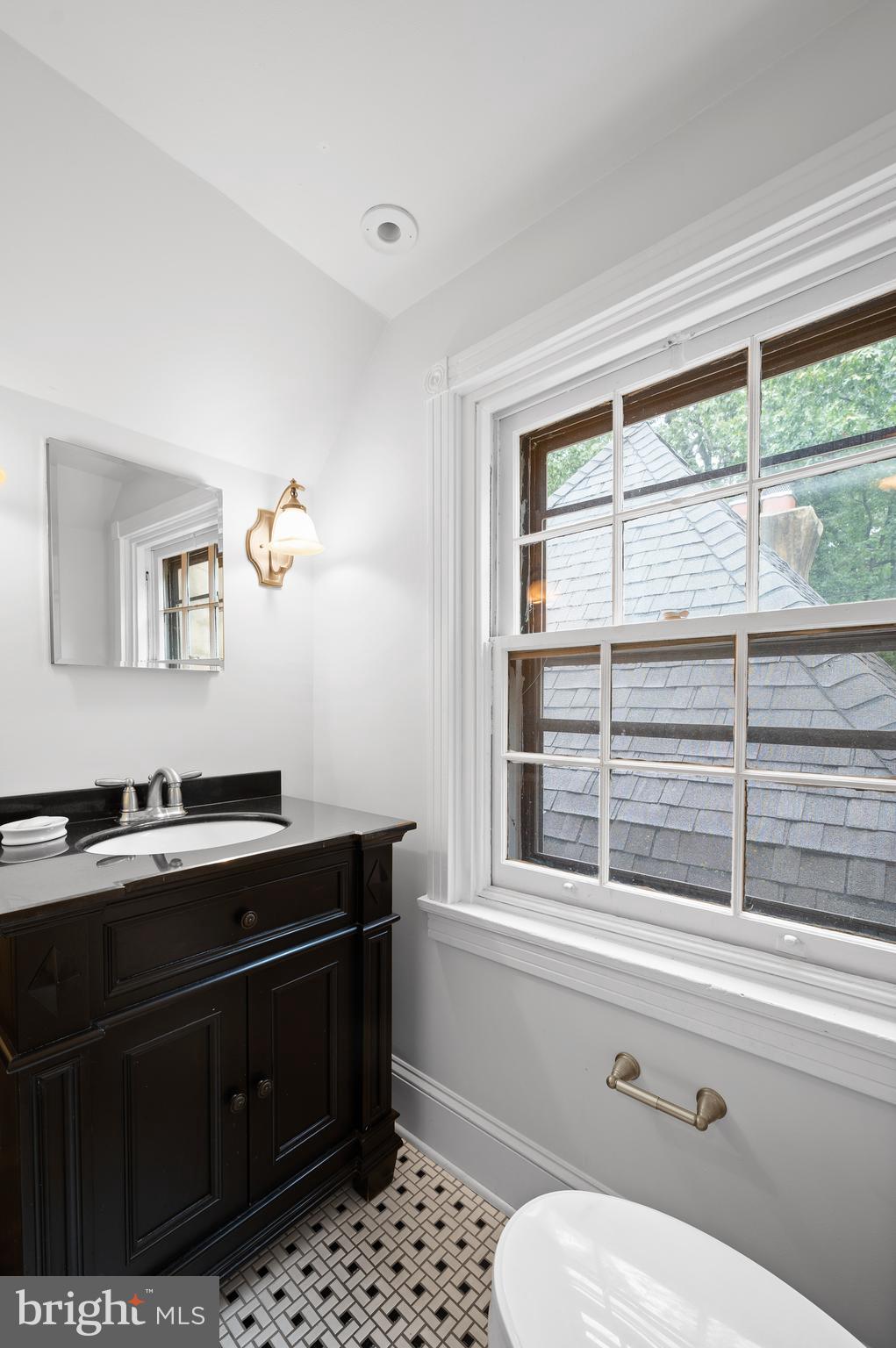 425 Chestnut Lane Wayne, PA 19087 - Photo 50 of 59 Full Hall Bathroom # 3 on 3rd floor