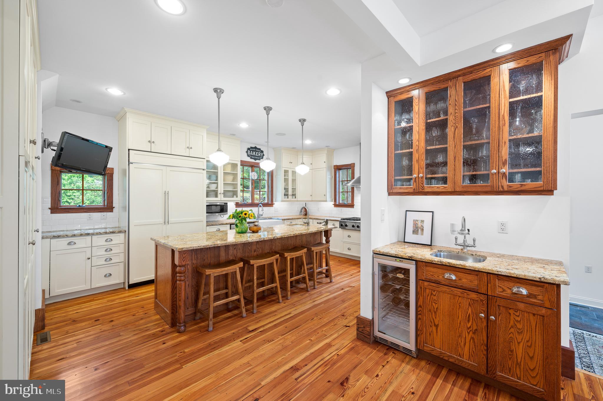 425 Chestnut Lane Wayne, PA 19087 - Photo 5 of 59 Expansive Kitchen