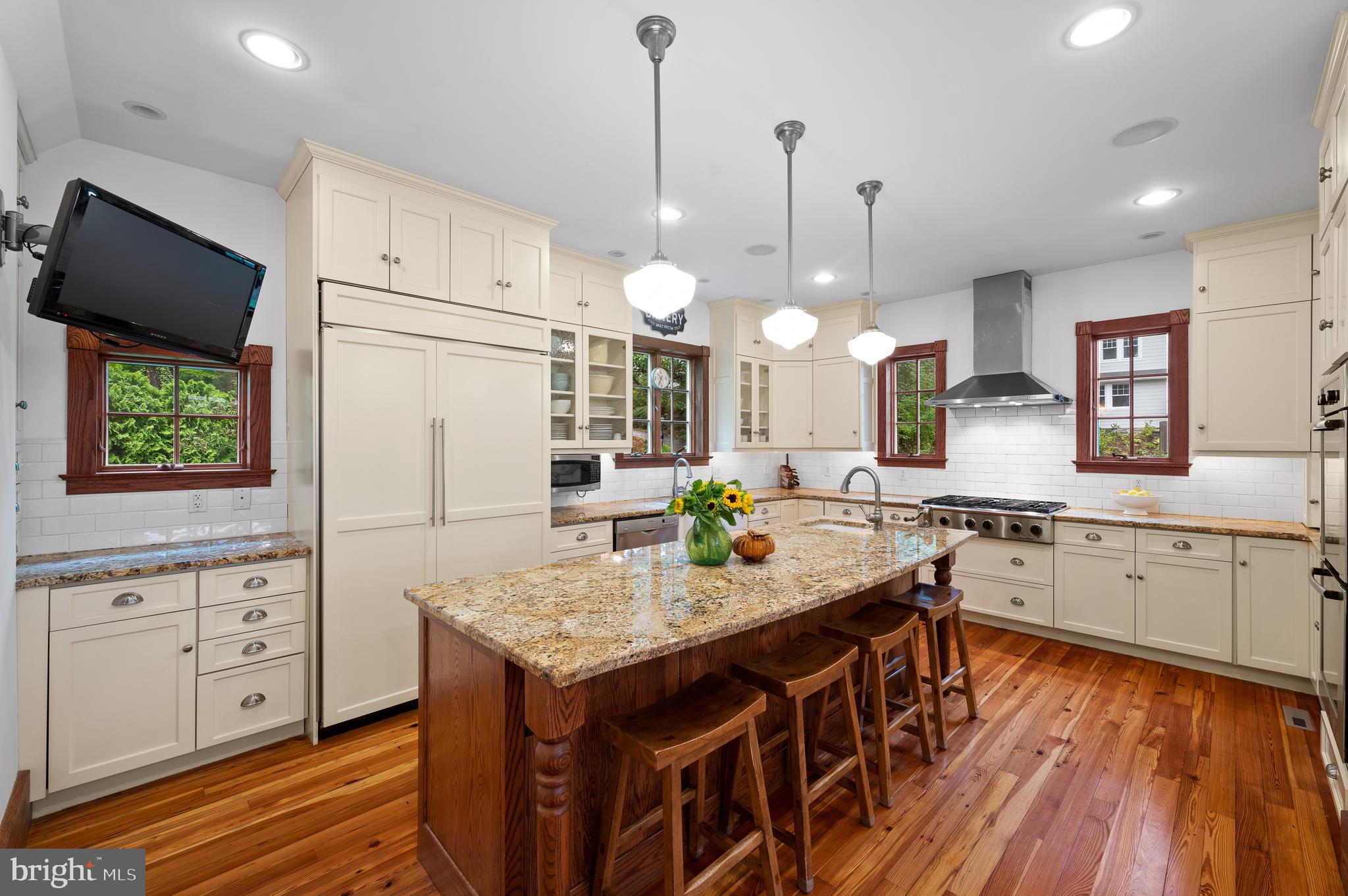 425 Chestnut Lane Wayne, PA 19087 - Photo 6 of 59 6-burner gas cooktop & two dishwashers