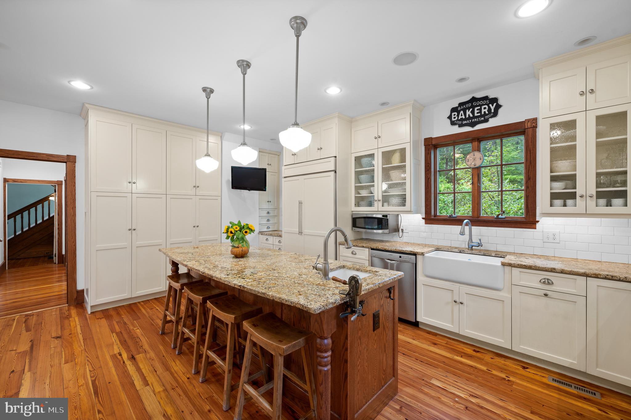 425 Chestnut Lane Wayne, PA 19087 - Photo 7 of 59 Loads of cabinet space