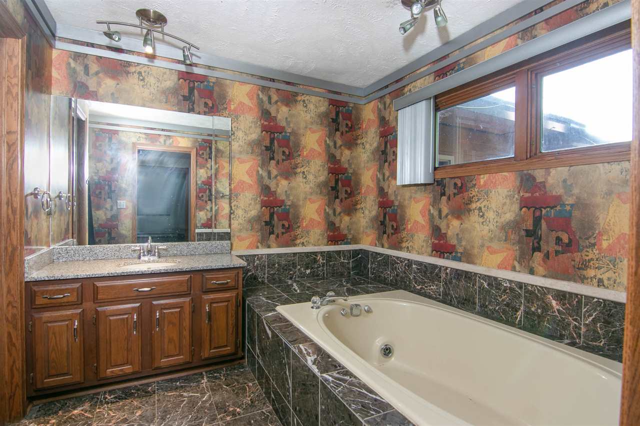 5477 Tate Road Rockford, IL 61101 - Photo 23 of 25 a bath tub sitting next to a bathroom sink