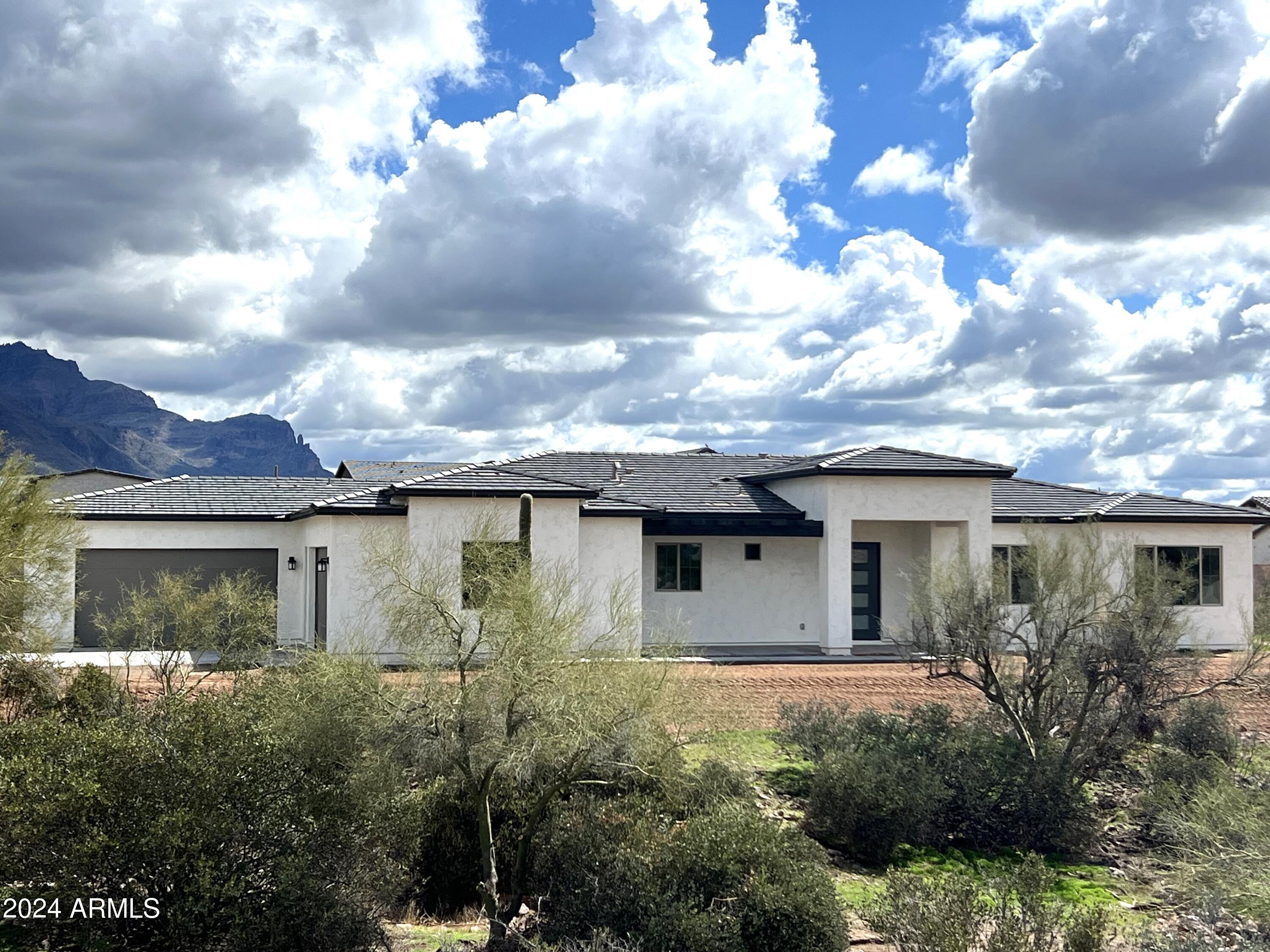 723 North Moon Road Apache Junction, AZ 85119 - Photo 2 of 48 IMG_7177