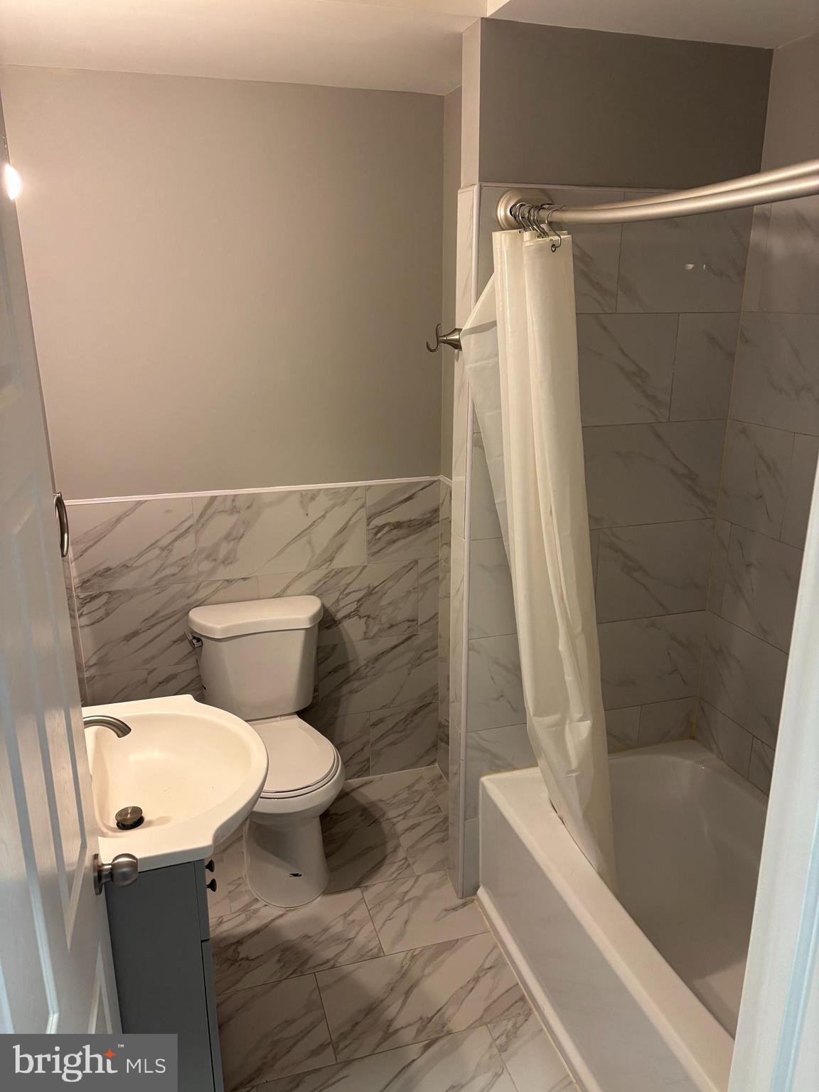 216 Buckingham Place, Unit 2 Philadelphia, PA 19104 - Photo 15 of 18 a bathroom with a toilet and a shower