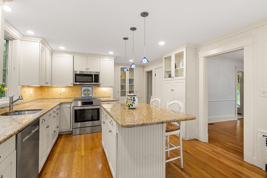 8 Warren Road Marblehead, MA 01945 - Photo 11 of 37