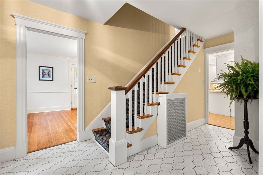 8 Warren Road Marblehead, MA 01945 - Photo 2 of 37