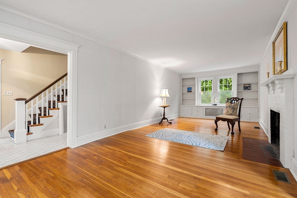 8 Warren Road Marblehead, MA 01945 - Photo 3 of 37