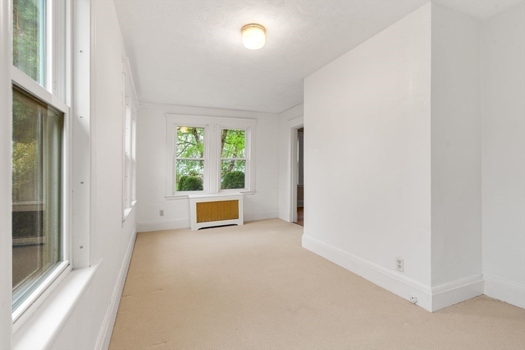 8 Warren Road Marblehead, MA 01945 - Photo 7 of 37