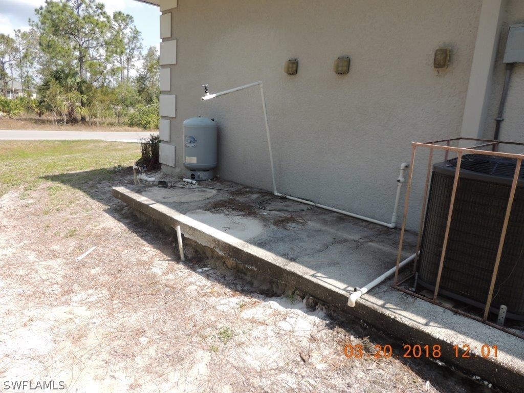 904-906 Homestead Road South Lehigh Acres, FL 33974 - Photo 4 of 21 a view of a backyard of the house