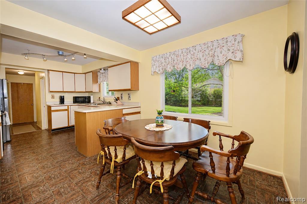 5888 Pentland Road Bloomfield Hills, MI 48301 - Photo 11 of 41