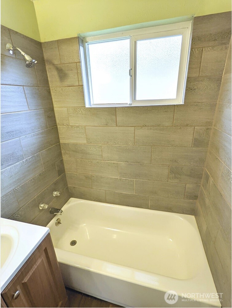 7410 Rainier Avenue South Seattle, WA 98118 - Photo 13 of 14