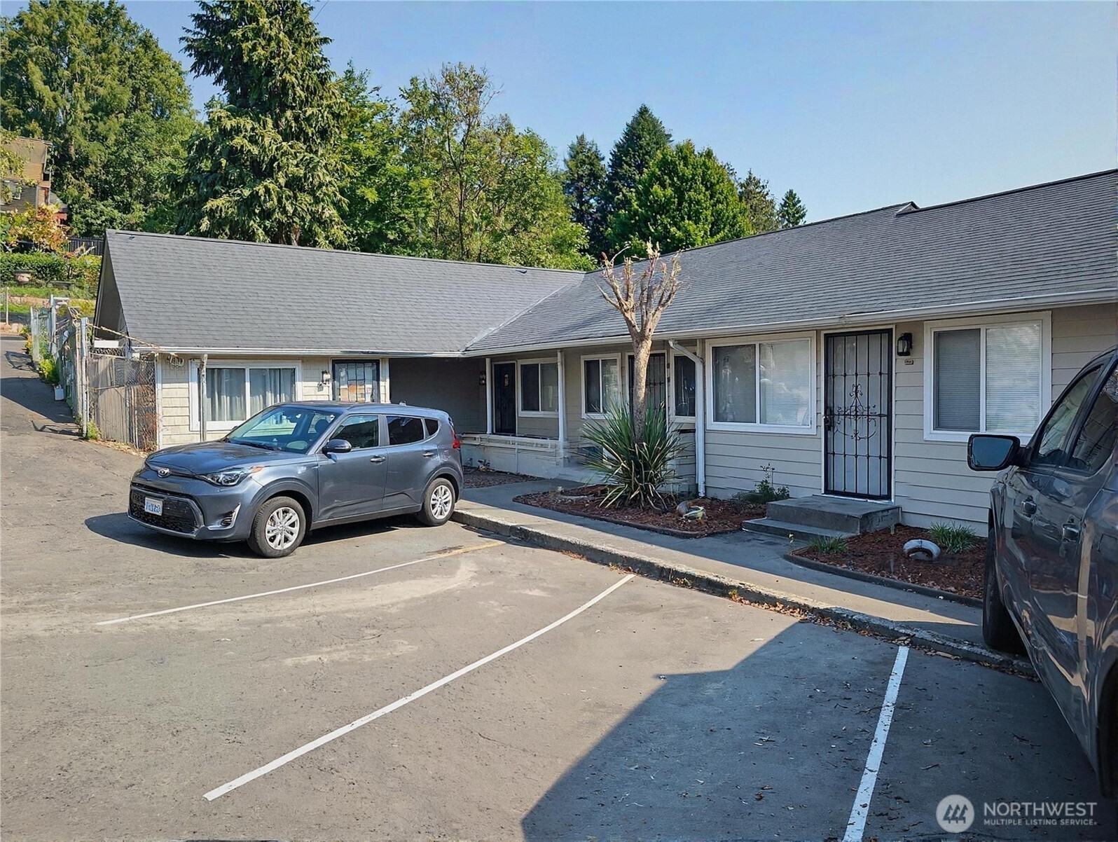7410 Rainier Avenue South Seattle, WA 98118 - Photo 3 of 14