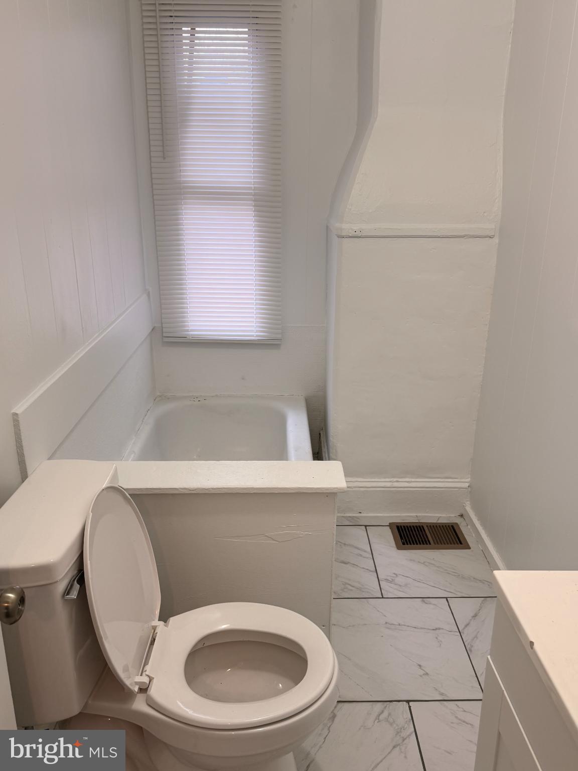 176 Griffith Street Salem, NJ 08079 - Photo 14 of 34 2nd FL bathroom with modern finishes.