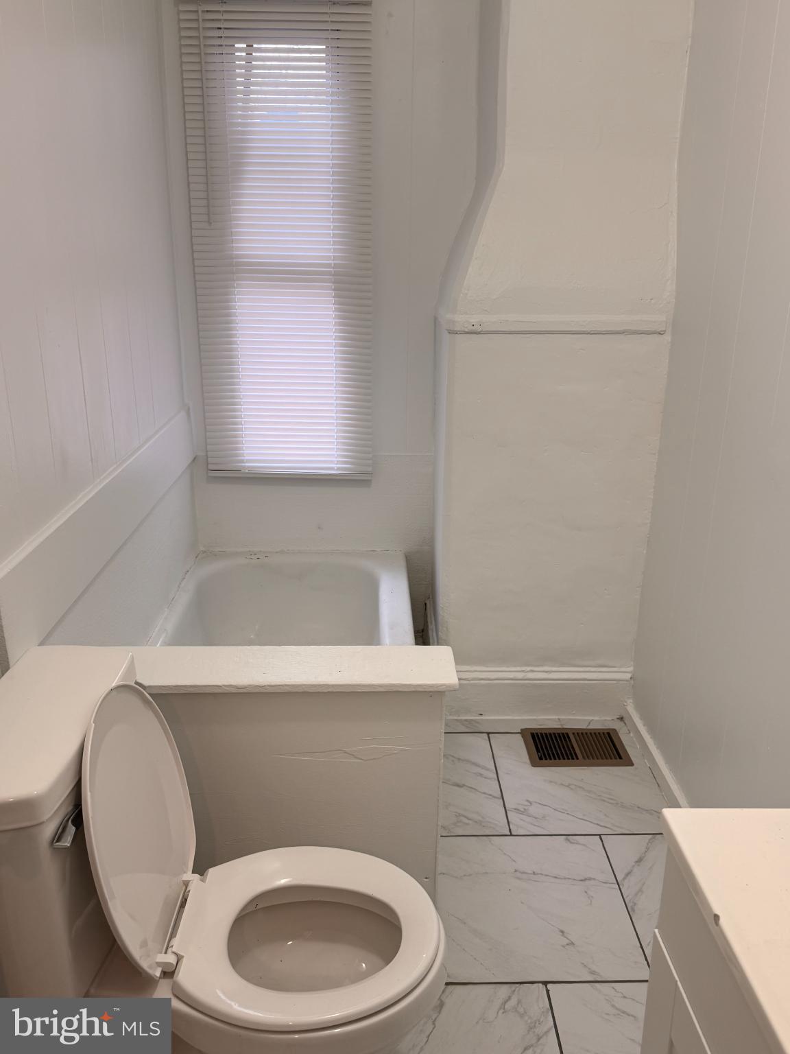 176 Griffith Street Salem, NJ 08079 - Photo 15 of 34 2nd FL bathroom with modern finishes.