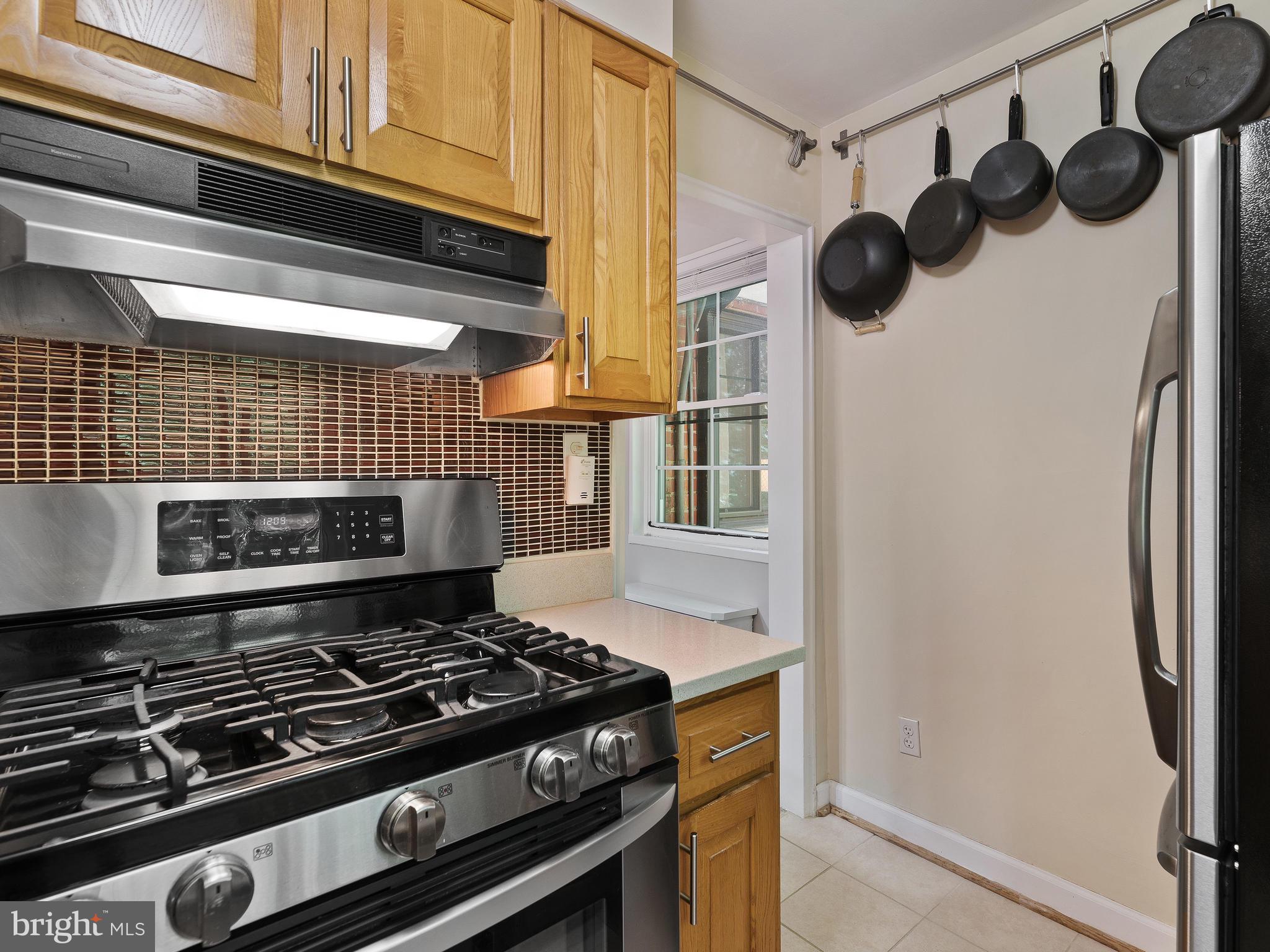 8722 Manchester Road, Unit 8 Silver Spring, MD 20901 - Photo 12 of 23 Stainless steel appliances