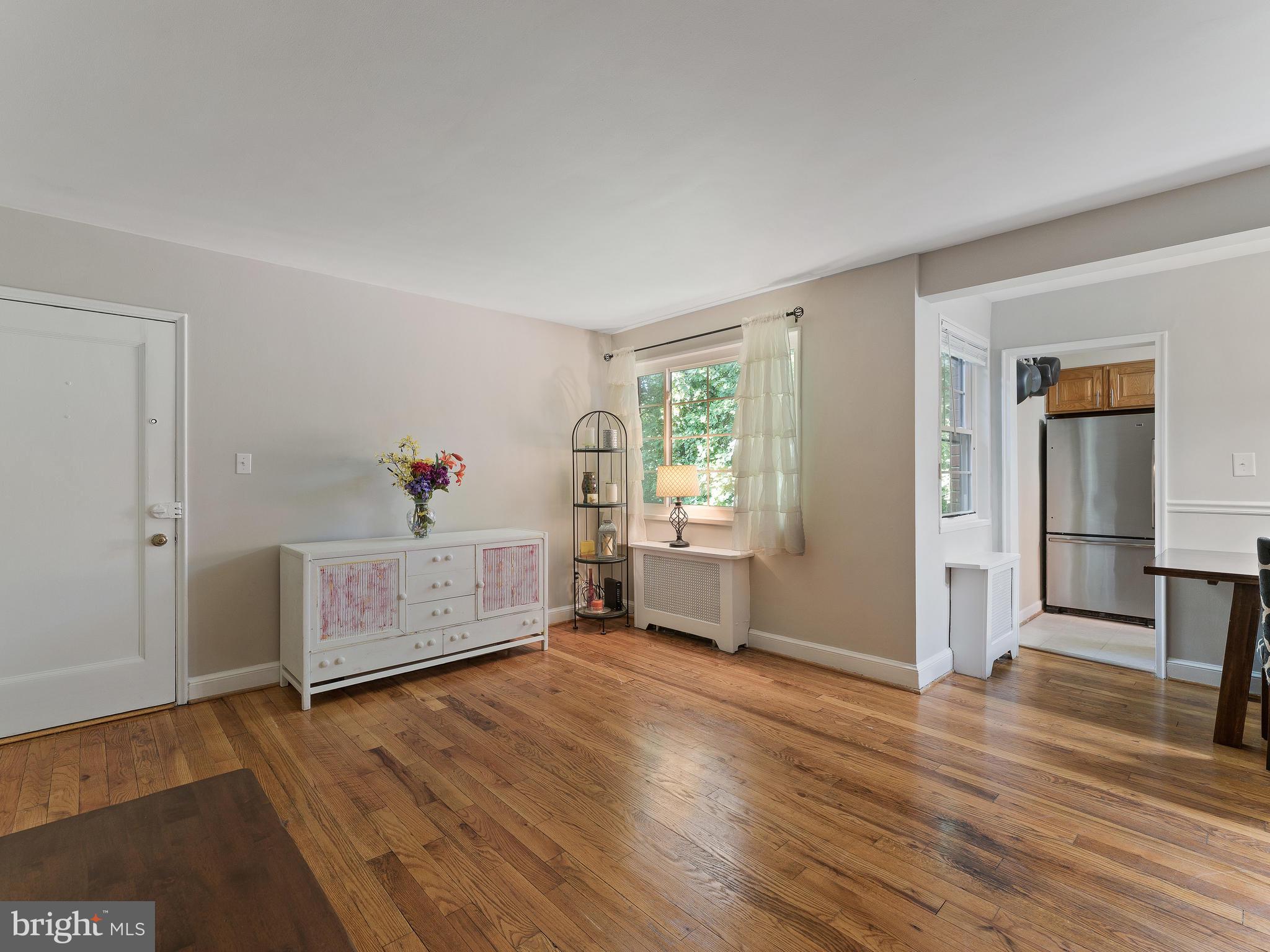 8722 Manchester Road, Unit 8 Silver Spring, MD 20901 - Photo 3 of 23 Main living area