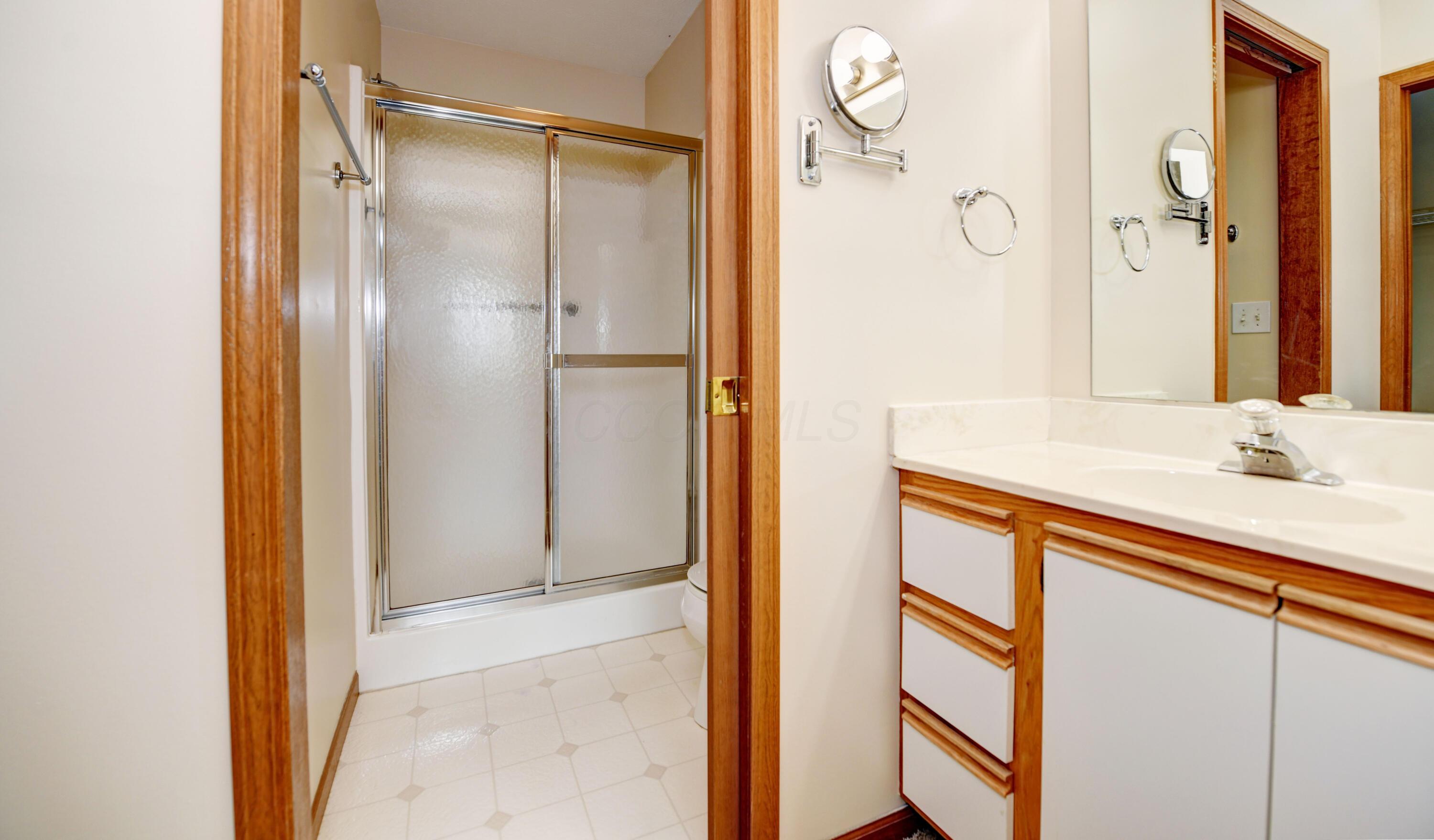 279 Goose Pond Road, Unit D Newark, OH 43055 - Photo 18 of 32 En Suite Bath