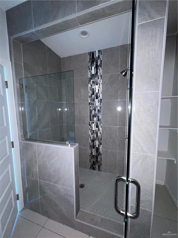 404 Rafael Drive, Unit 1 San Juan, TX 78589 - Photo 12 of 16 a bathroom with a glass shower door