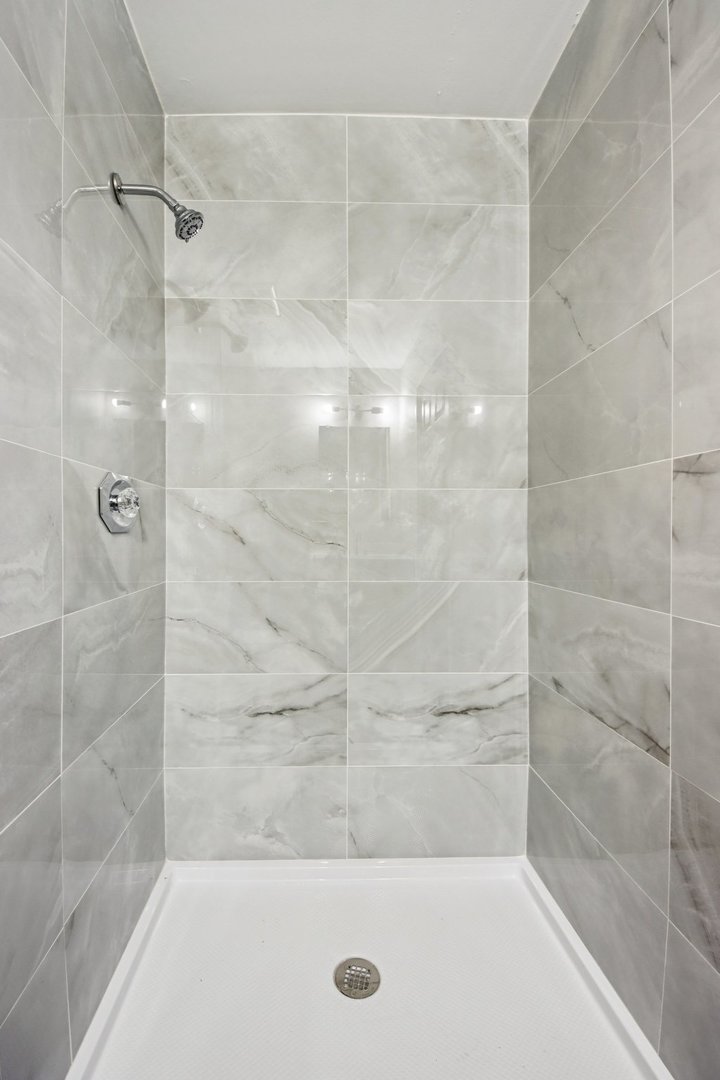 1111 Bloomingdale Road, Unit 2A Glendale Heights, IL 60139 - Photo 16 of 26 a bathroom with a shower