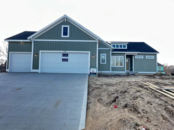 $589,900 | 659 Waterford Village Drive, Grand Rapids, MI 49534