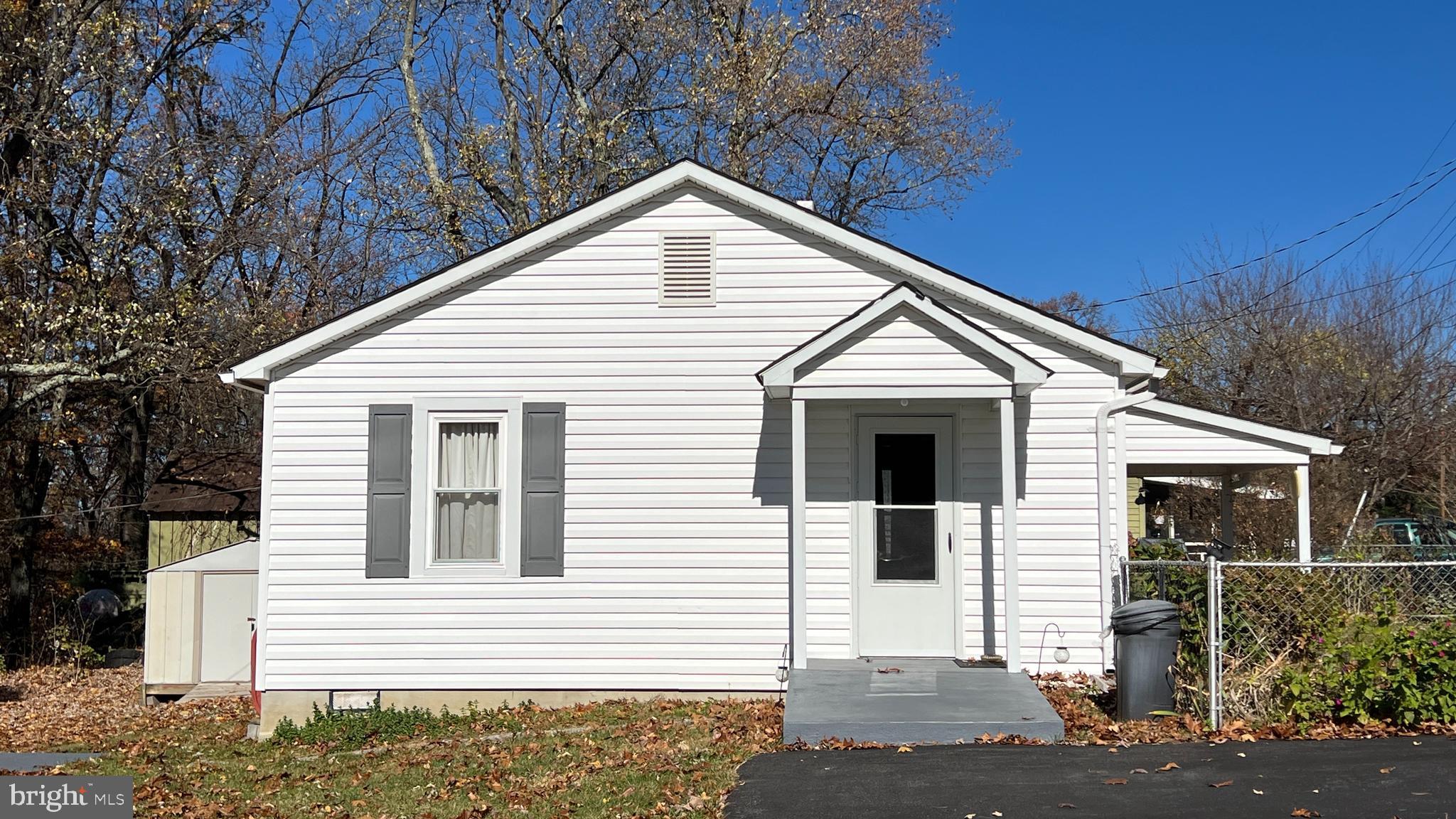 847 Hunting Ridge Road Winchester, VA 22603 - Photo 5 of 21 Side of home