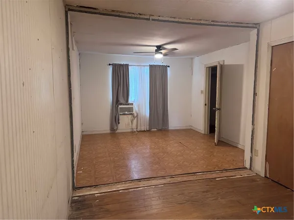 $87,500 | 609 East Sarah Street, Cuero, TX 77954