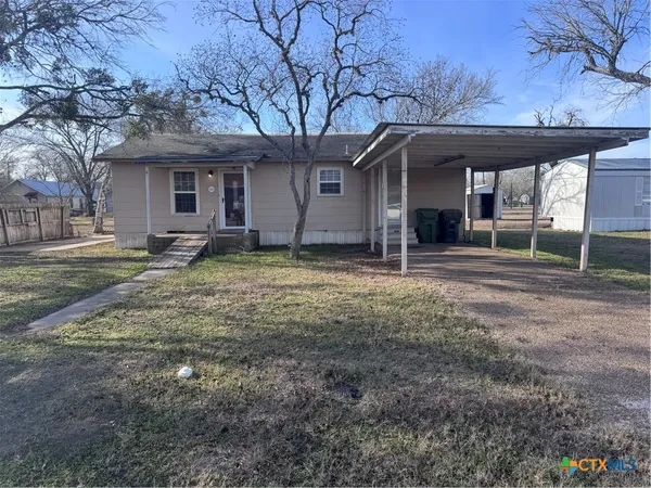 $87,500 | 609 East Sarah Street, Cuero, TX 77954