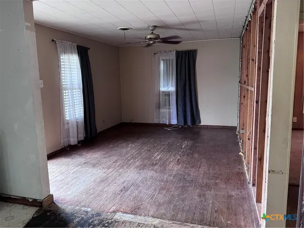 $87,500 | 609 East Sarah Street, Cuero, TX 77954