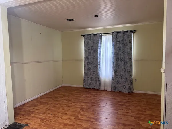 $87,500 | 609 East Sarah Street, Cuero, TX 77954