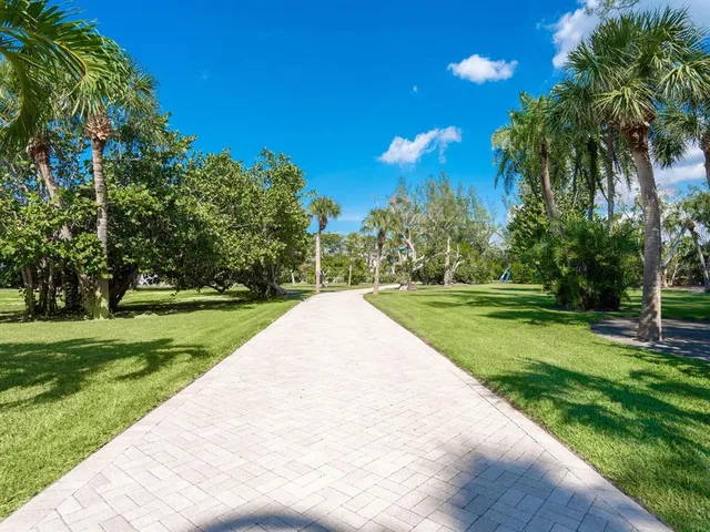 $22,000,000 | 6610 Gulf Of Mexico Drive, Longboat Key, FL 34228