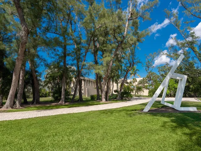 $22,000,000 | 6610 Gulf Of Mexico Drive, Longboat Key, FL 34228