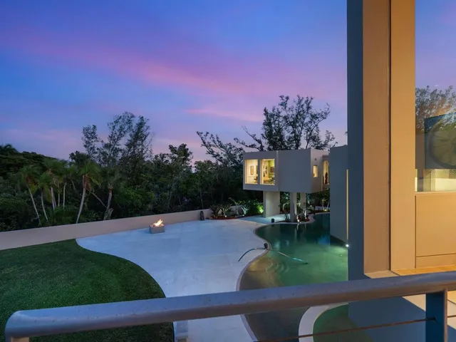 $22,000,000 | 6610 Gulf Of Mexico Drive, Longboat Key, FL 34228