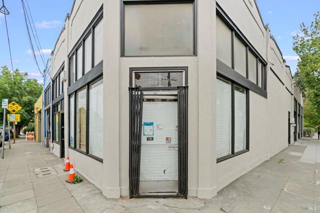 a view of an entryway of the house