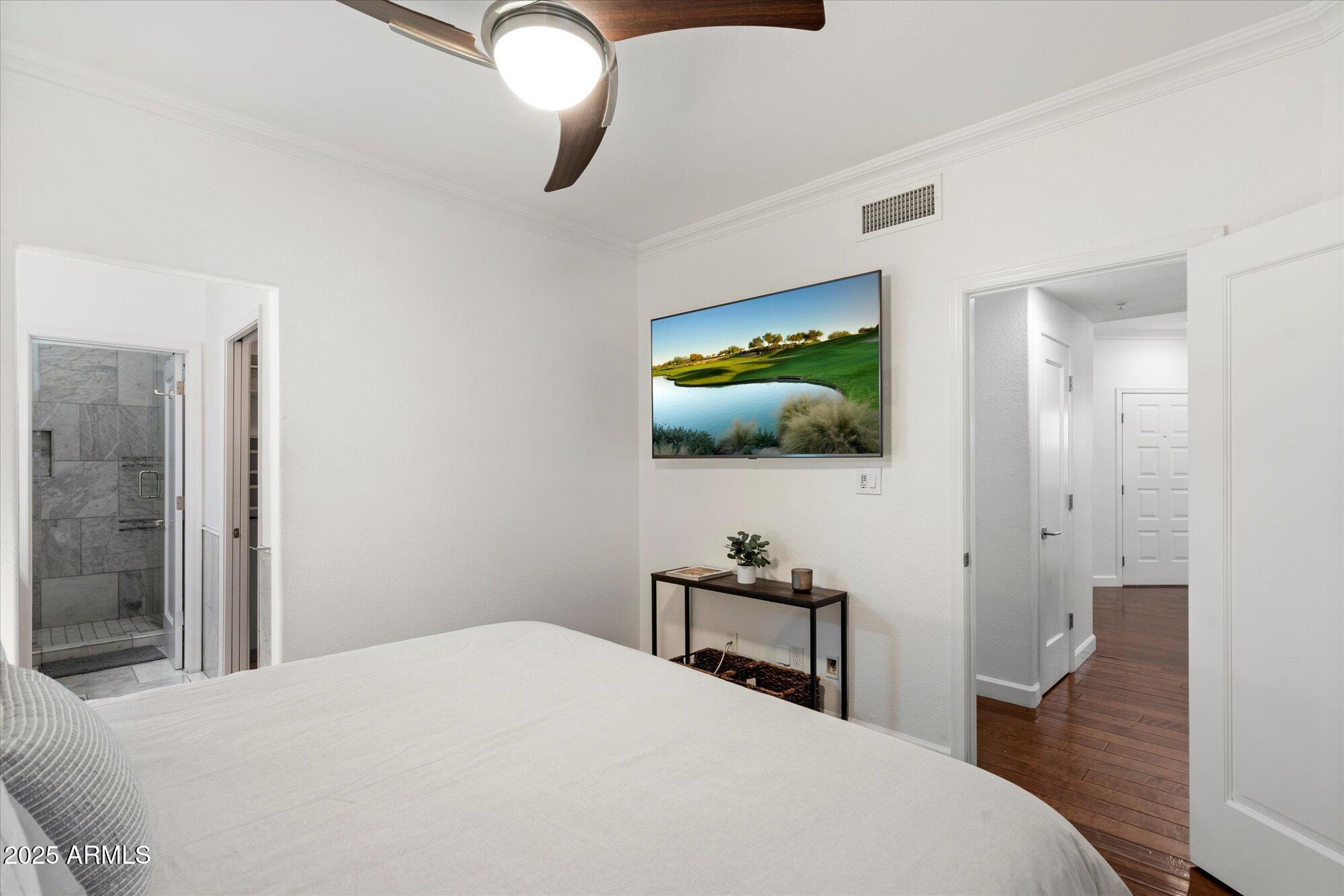 7710 East Gainey Ranch Road, Unit 139 Scottsdale, AZ 85258 - Photo 20 of 38 a bedroom with a bed and a flat screen tv