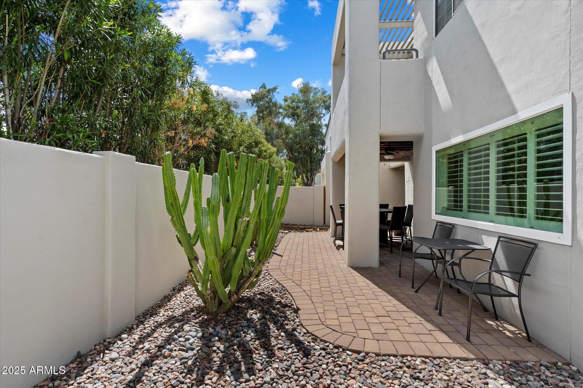 7710 East Gainey Ranch Road, Unit 139 Scottsdale, AZ 85258 - Photo 27 of 38 a view of a chairs and table in patio