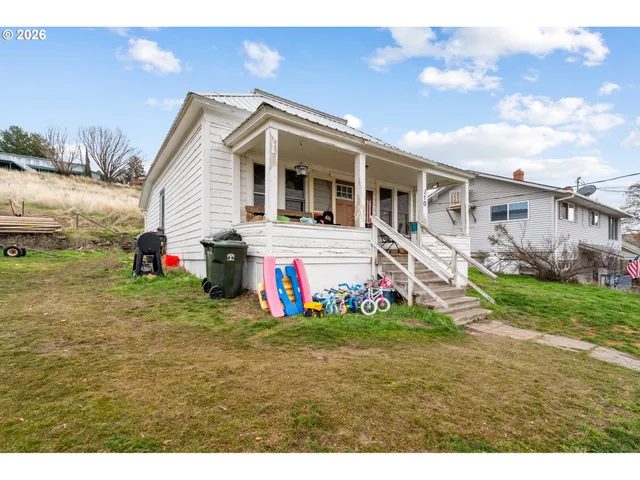 $195,000 | 110 North Gilmore Street, Heppner, OR 97836