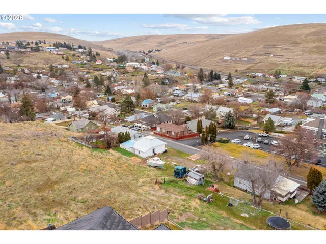 $195,000 | 110 North Gilmore Street, Heppner, OR 97836